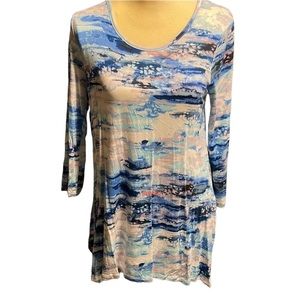 Woman’s tunic new with tags size large